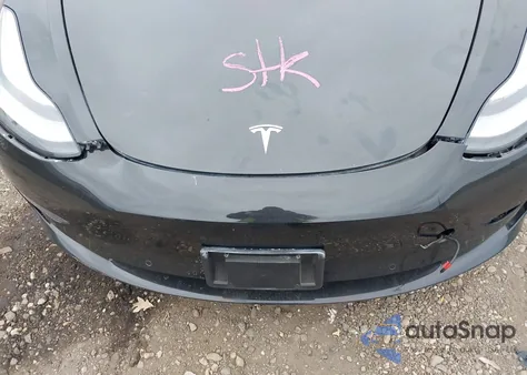 2018 Tesla Model 3 Long Range/Performance z USA, uszkodzony, nr VIN 5YJ3E1EB2JF111764
